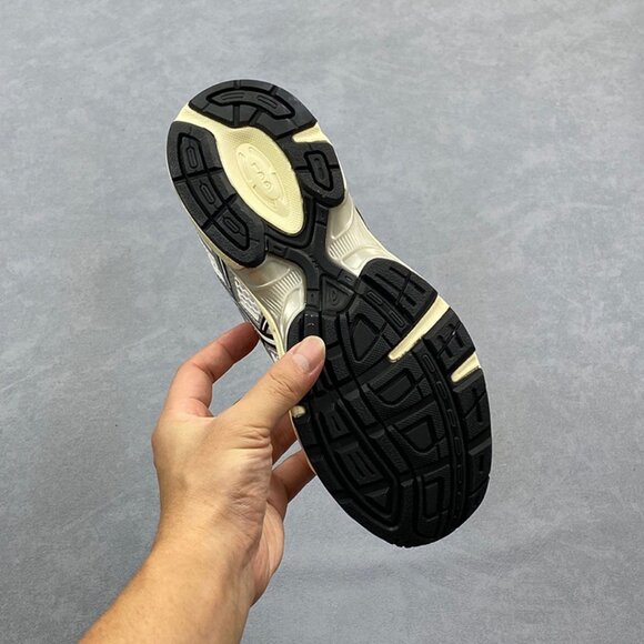 Asics Gel-1130 Silver-Yellow Running Shoes - Picture 2 of 9